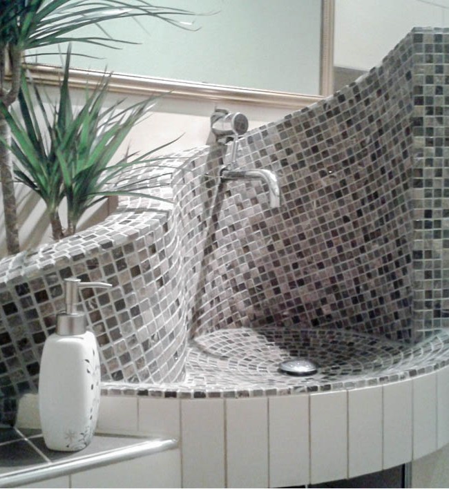 Waschbecken aus Mosaik inkl. Herstellung eines Waschtisches – Planung, Herstellung, Verkleidung mit Fliesen und Mosaik