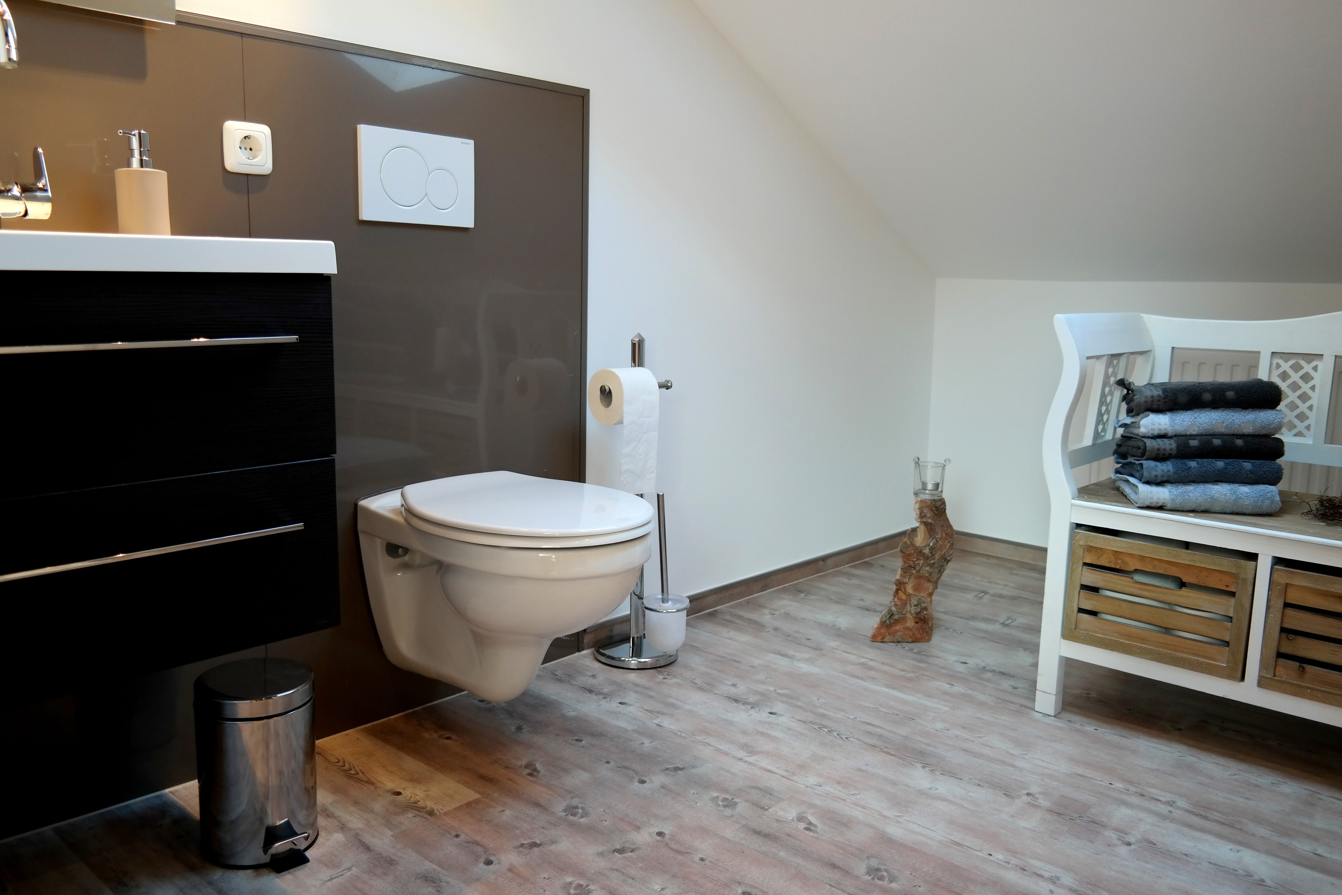 Wir verwandeln Ihr altes Badezimmer in eine Wohlfühloase – Von der Idee bis zum fertigen Wunschbad.