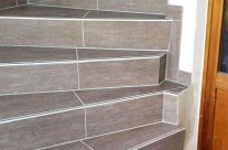 Treppensanierung mit Holzdekorfliesen – Einzigartige Wiedergabe von Holztönen – Diese Treppe ist nach dem Umbau mehr als nur der Aufstieg ins nächste Geschoss!